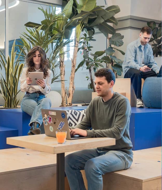 Coworking collaborativo presso Nana Bianca, spazio creativo per startup e professionisti a Firenze.