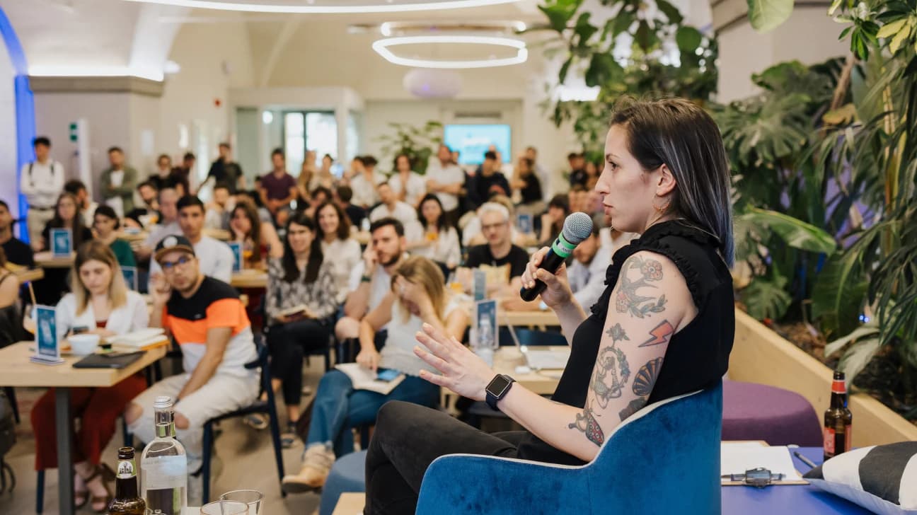 Team di startup in azione presso Nana Bianca, con un focus sull'accelerazione e sviluppo di nuove imprese.